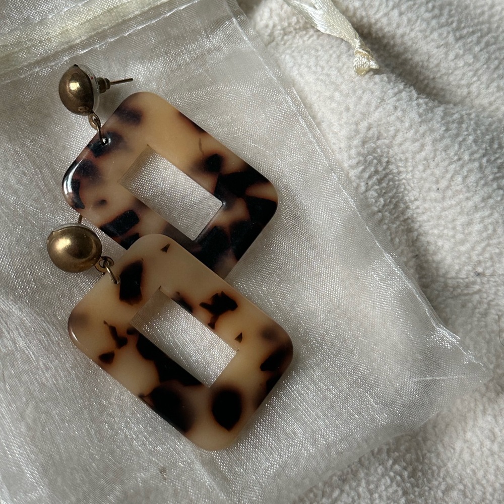 Rectangular Tortoise Shell Earrings - image 2